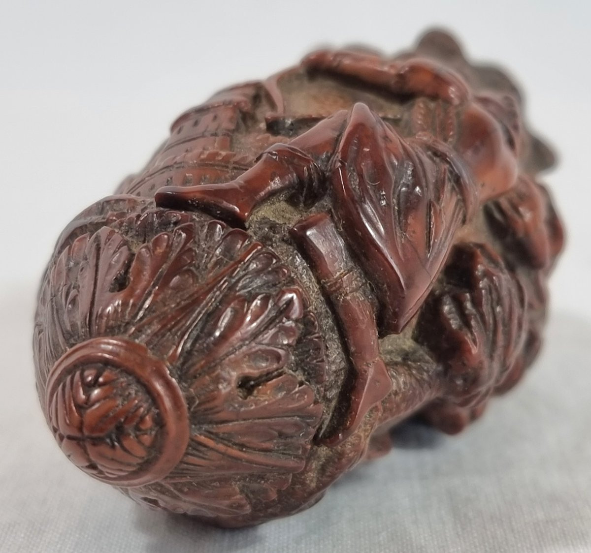 Finely Carved Coconut Snuff Bottle – William Tell Crossbowman – Early 19th Century-photo-4