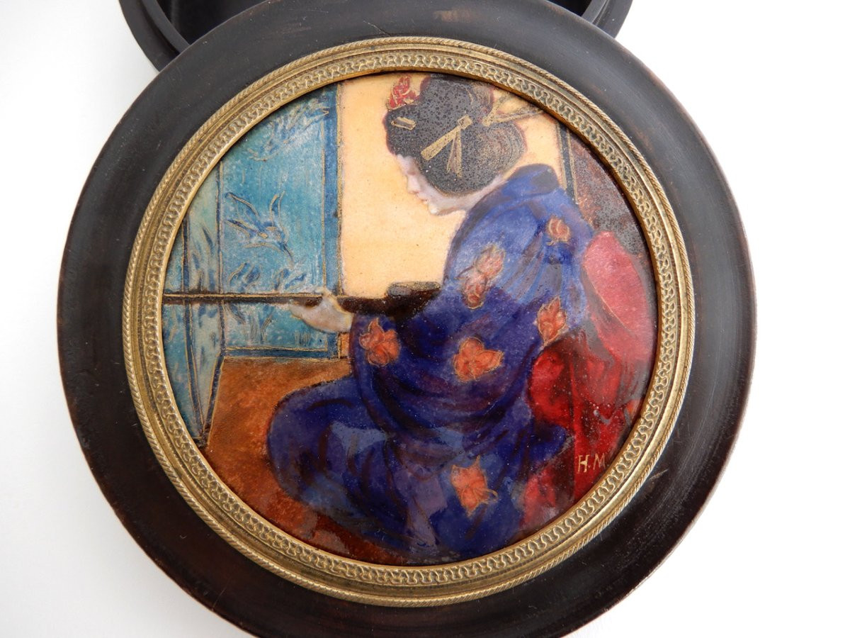 Tabatière ancienne ronde en Limoges avec geisha en émail-photo-1