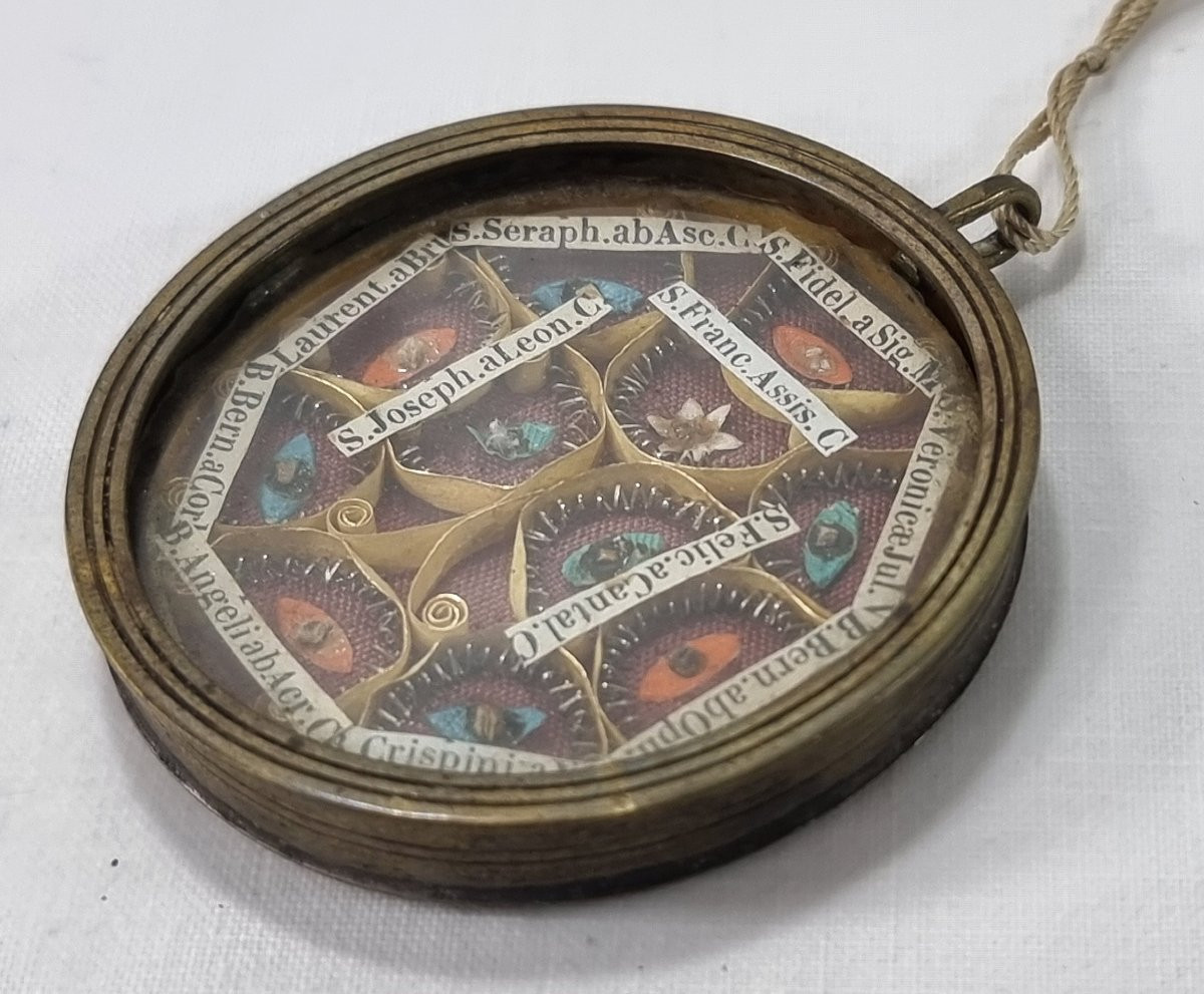 Grande relique ovale scellée avec 11 saints, début du XIXe siècle-photo-2