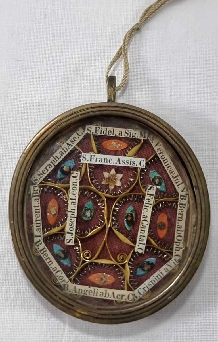 Grande relique ovale scellée avec 11 saints, début du XIXe siècle