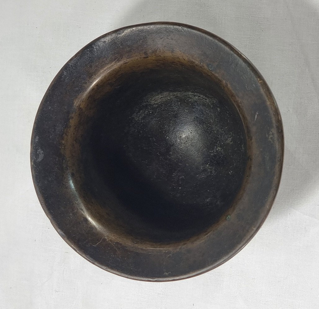 Mortier antique en bronze espagnol du XVIe-XVIIe siècle à décor d'étoiles-photo-3