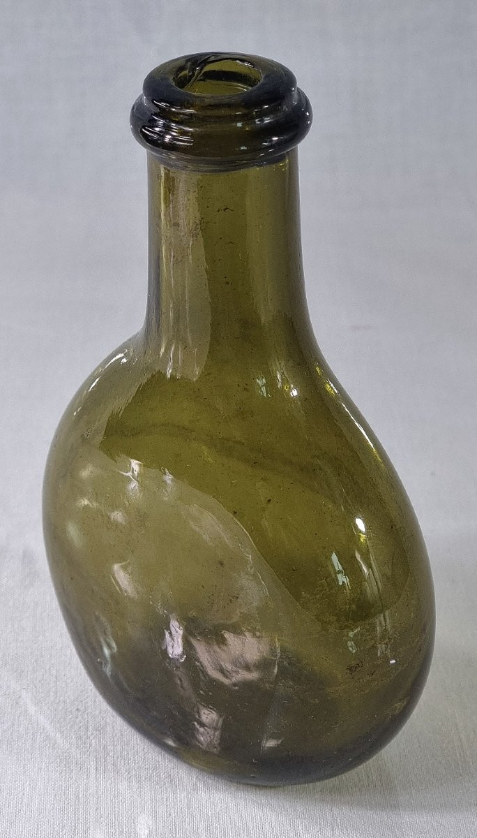Antique Hand-blown Olive Green Glass Pocket Bottle / Gin And Rum Bottle (circa 1780-1820)-photo-2