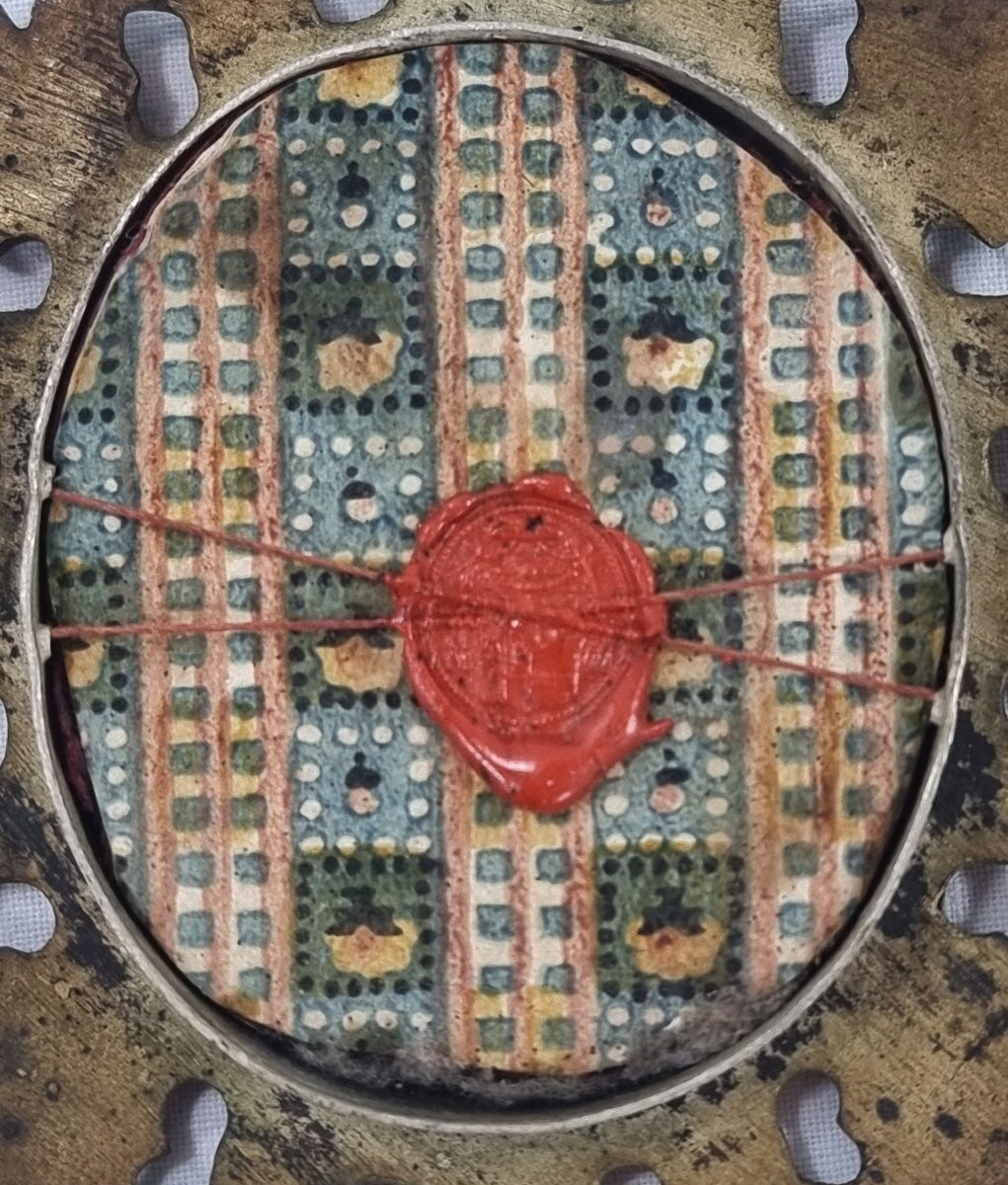 Relique ovale du début du XVIIIe siècle ornée de huit saints-photo-1