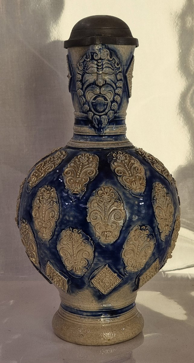 Pichet en grès de Westerwald du XVIIe siècle avec couvercle en étain (anse restaurée)-photo-2