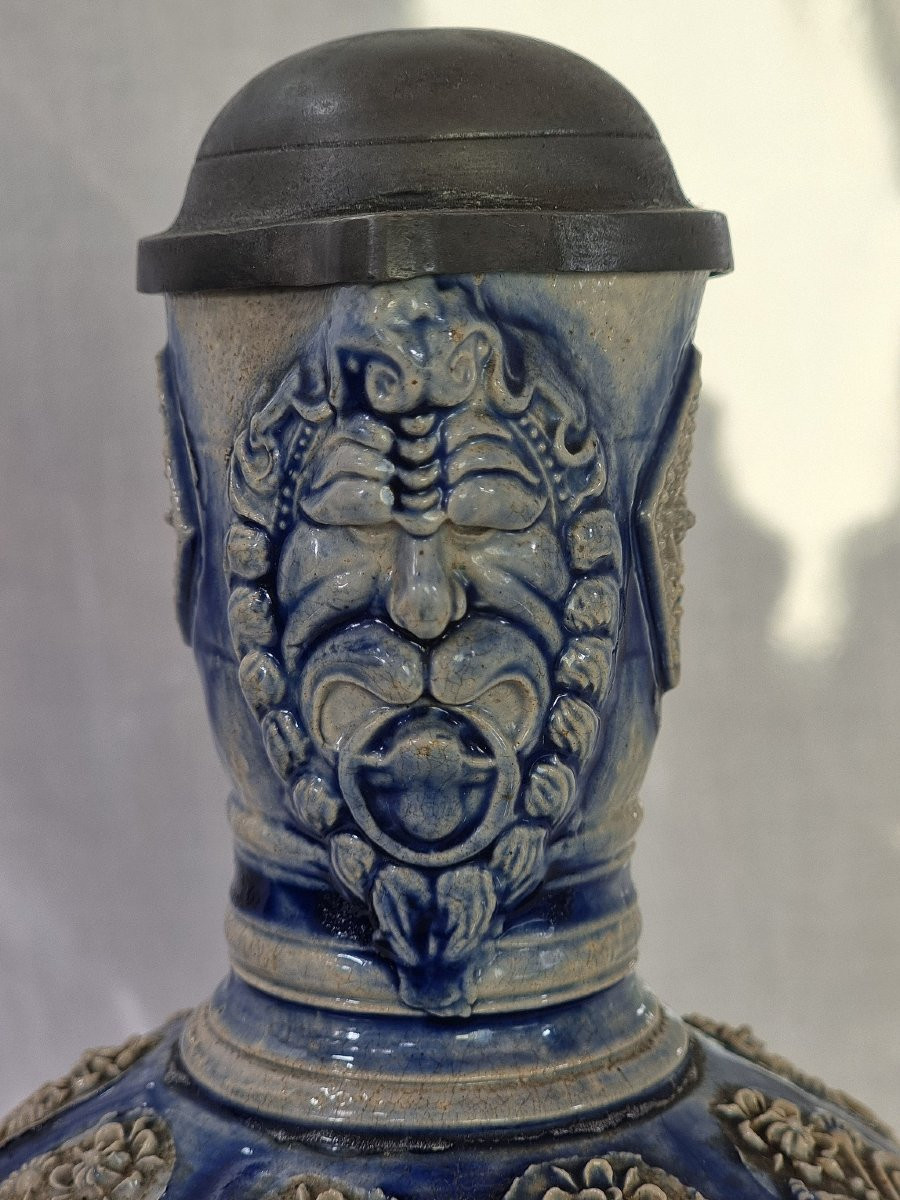 Pichet en grès de Westerwald du XVIIe siècle avec couvercle en étain (anse restaurée)-photo-4