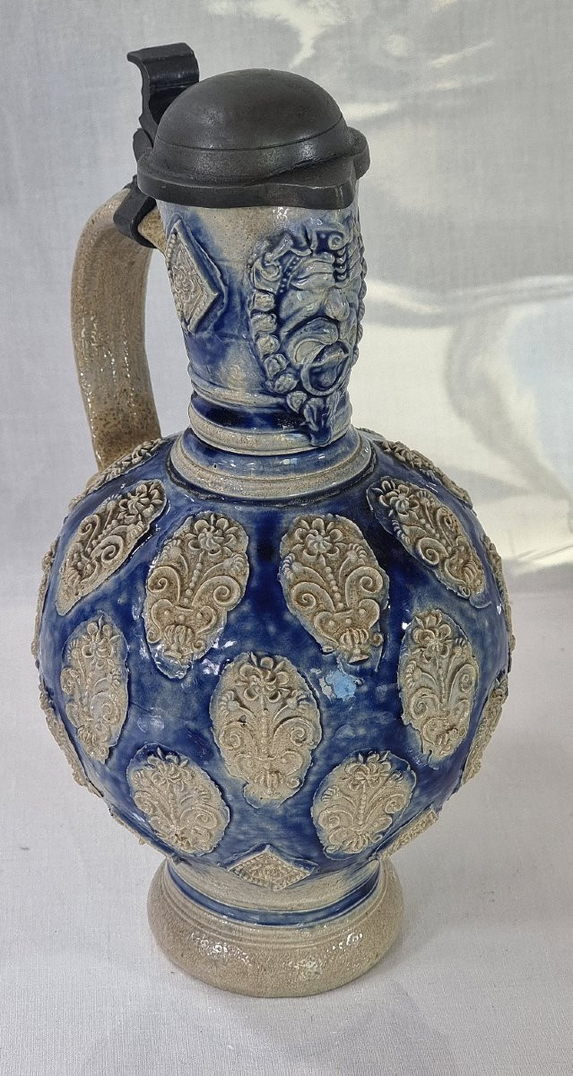 Pichet en grès de Westerwald du XVIIe siècle avec couvercle en étain (anse restaurée)-photo-8