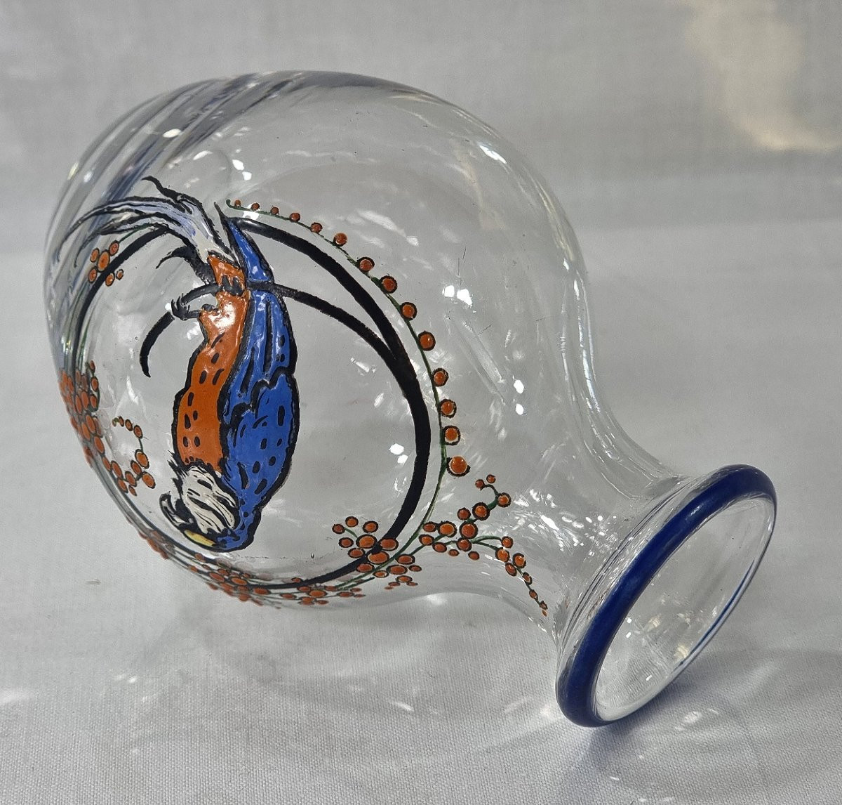 Petit vase Art Déco Marcel Goupy Paris, décor en émail peint à la main représentant un perroque-photo-1