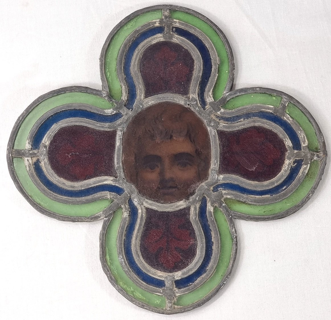 Fragment de vitrail français ancien Médaillon représentant un enfant angélique 18/19ct.-photo-2