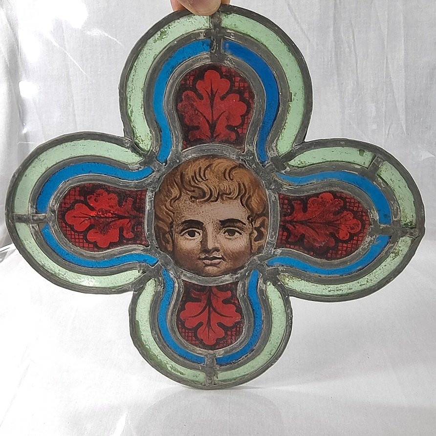 Fragment de vitrail français ancien Médaillon représentant un enfant angélique 18/19ct.-photo-3