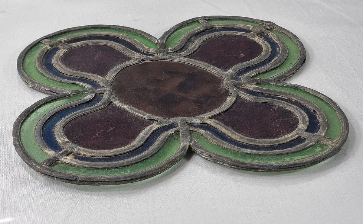 Fragment de vitrail français ancien Médaillon représentant un enfant angélique 18/19ct.-photo-1