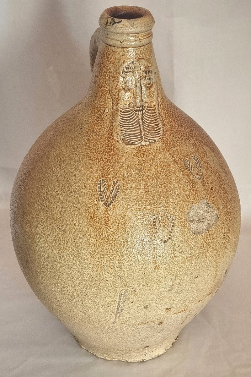 Pichet à bière Bartmann en grès bellarmine du XVIIe siècle, décor tigre jaune/brun clair