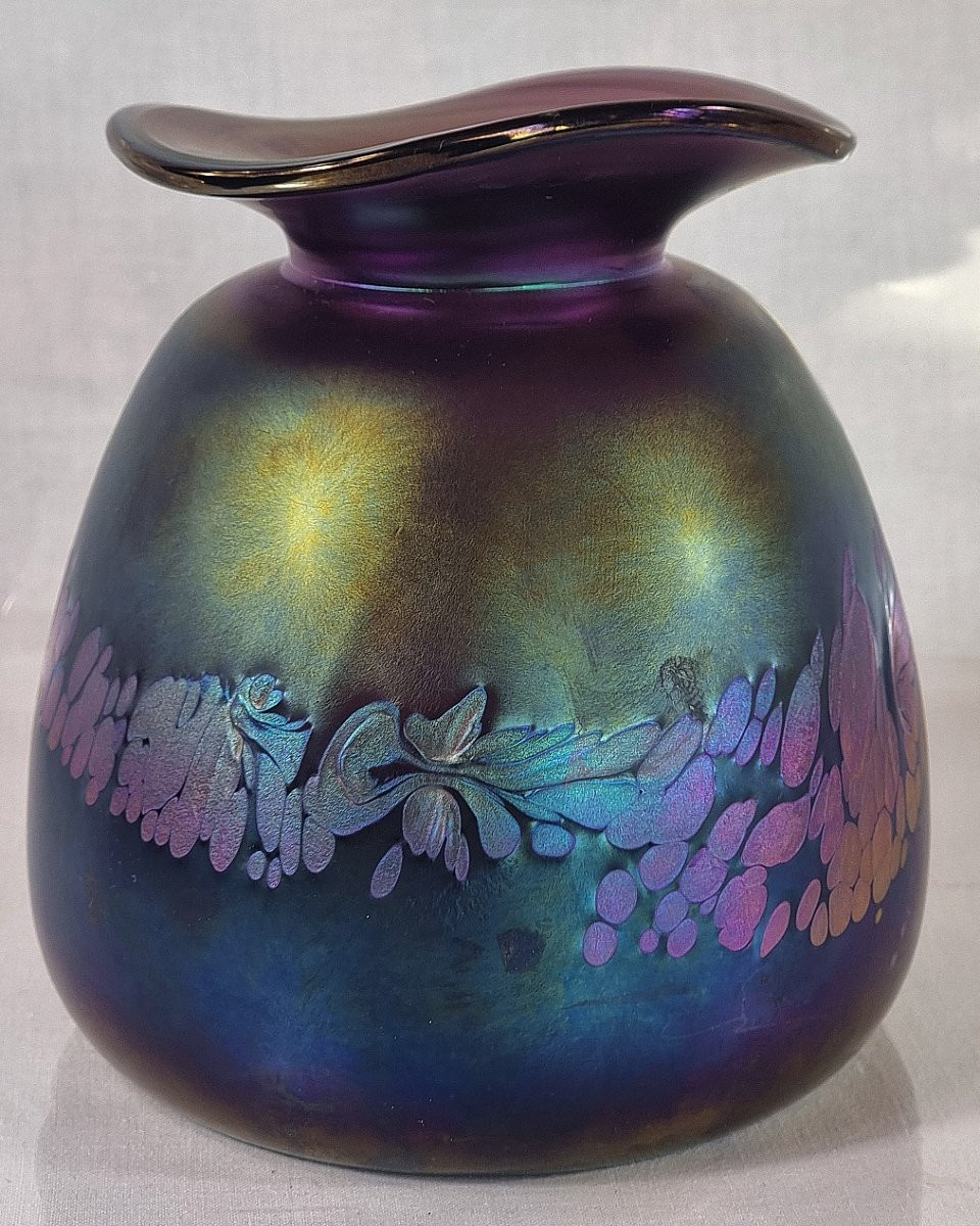 Proantic: Iridescent Art Glass Vase 