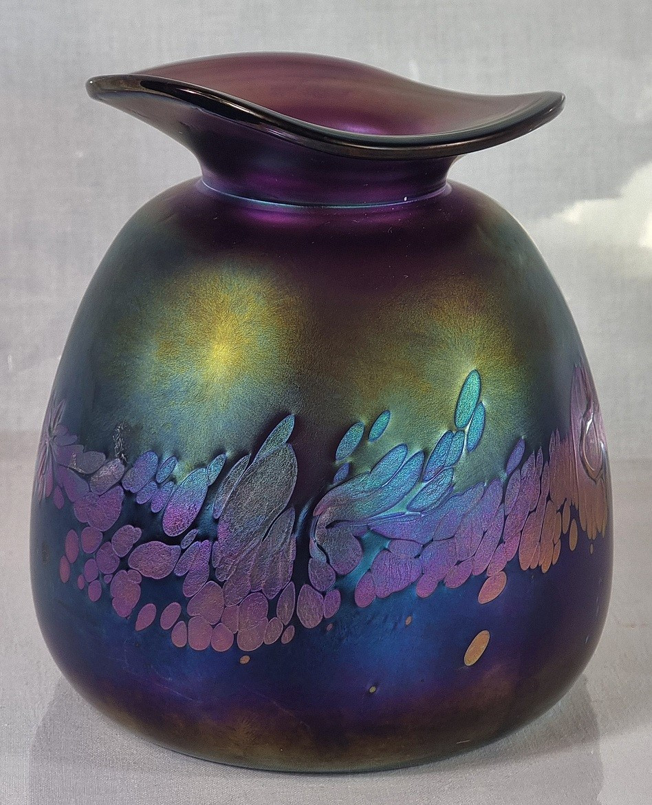 Proantic: Iridescent Art Glass Vase 
