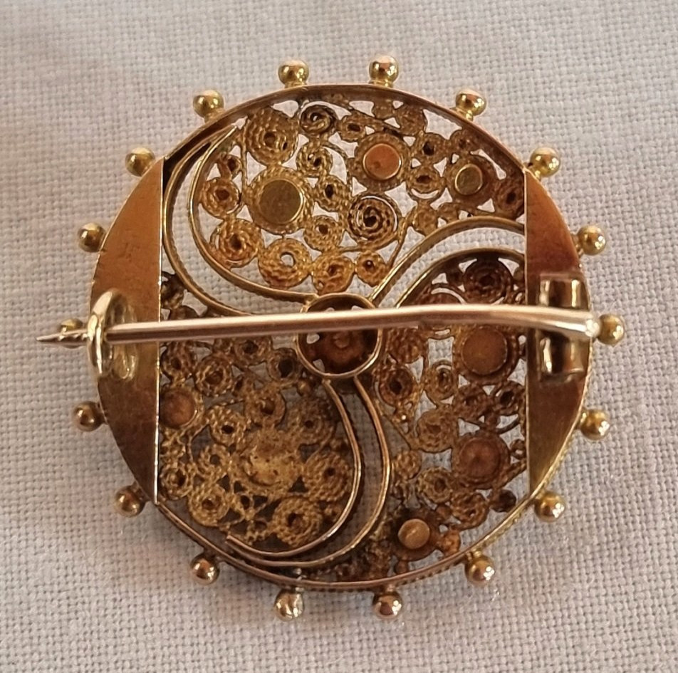 Broche ancienne en or 18 carats, filigrane et pierres précieuses-photo-2