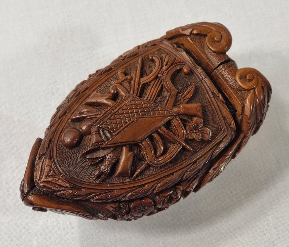 Antique French Corozo Snuffbox, Finely Hand-carved, Hunting Scene, Early 10th Century-photo-4