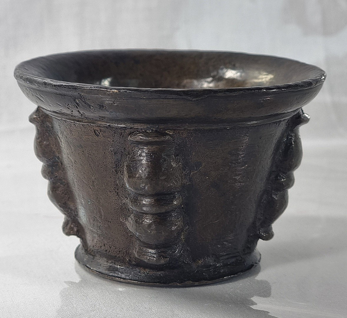 Mortier ancien en bronze français, XVIe-XVIIe siècle