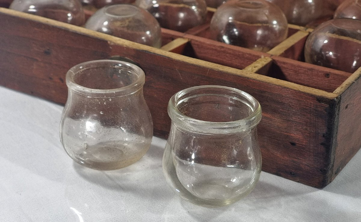 Coffret ancien en bois contenant un ensemble de 12 verres pour saignée, XIXe siècle-photo-3