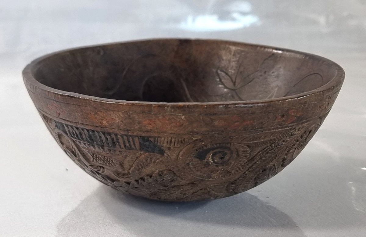 Half-decorated Coconut Bowl, 18th Century-photo-3