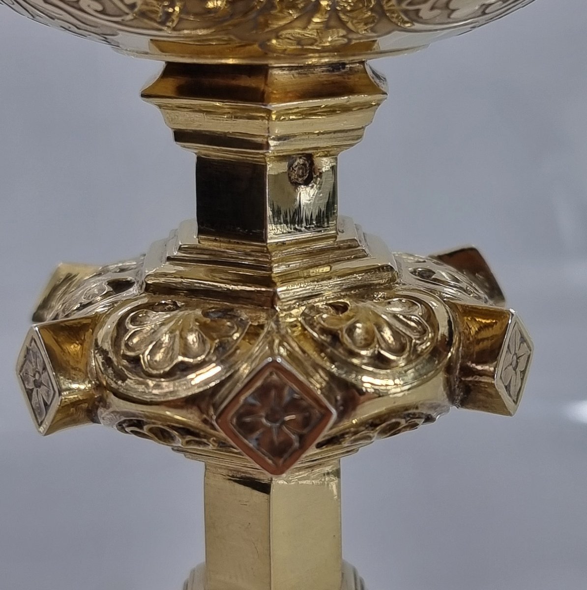 Ciborium néo-gothique doré de Demarquete Frères – Objet liturgique ancien-photo-2