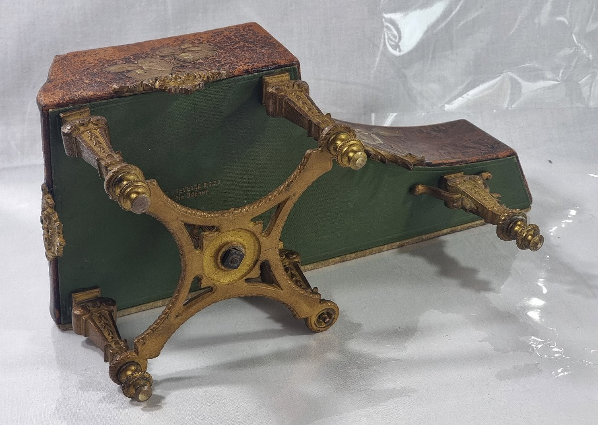 Piano miniature ancien de style Louis XV, idéal pour poupée de mode romantique française.-photo-2