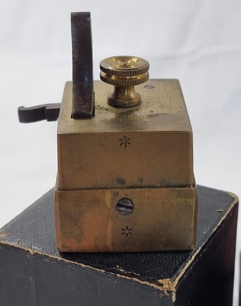 19th-century Medical Scarifier Made Of Brass, In Its Original Case-photo-3