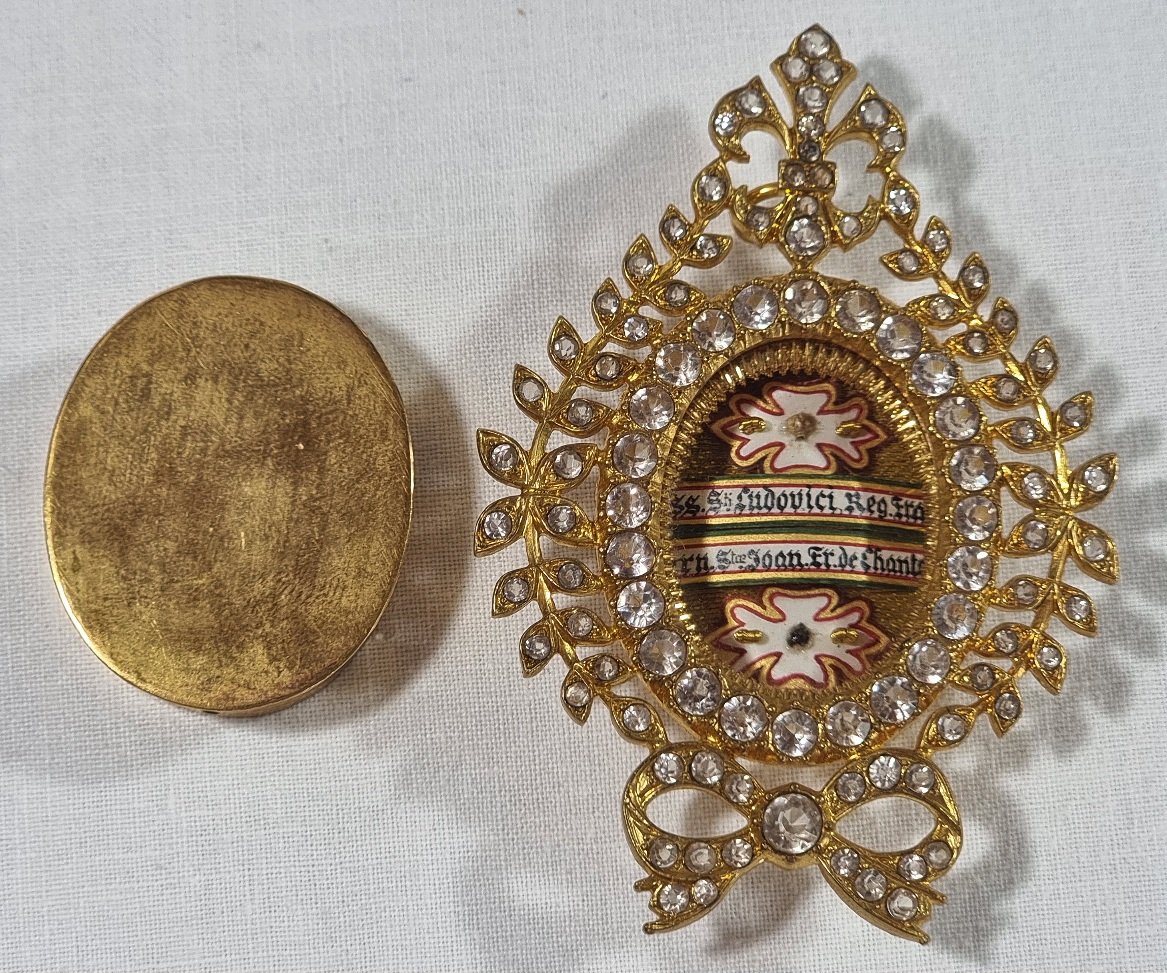 Reliquaire français du XIXe siècle avec reliques de Saint Louis IX et de Sainte Jeanne-François-photo-1