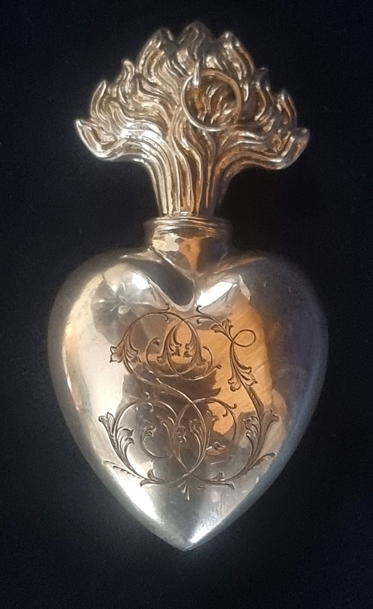 Ancien flacon d'eau bénite français , argent massif,  de Cœur Sacré enflammé  Saint Joseph