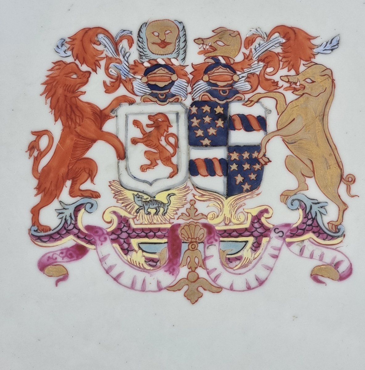 Large Porcelain Dish With A Coat Of Arms, In The Style Of Chinese Export Porcelain, Attributed To Edmé Samsom-photo-2