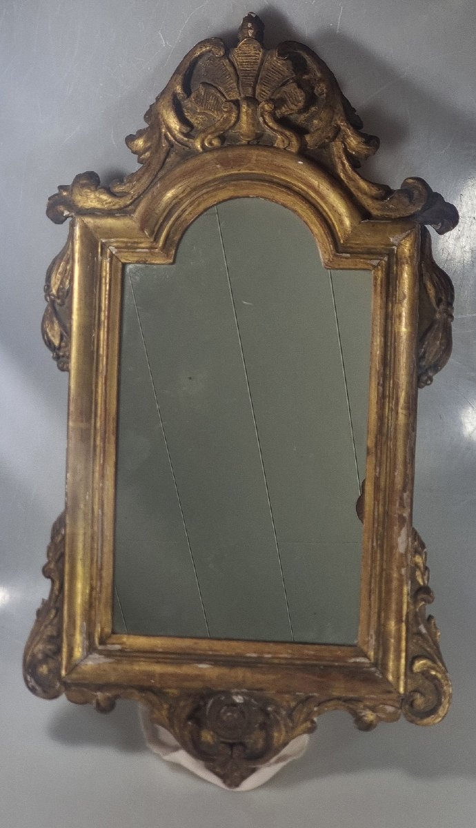 Miroir français ancien en bois sculpté et doré, époque Louis XV – XVIIIe siècle
