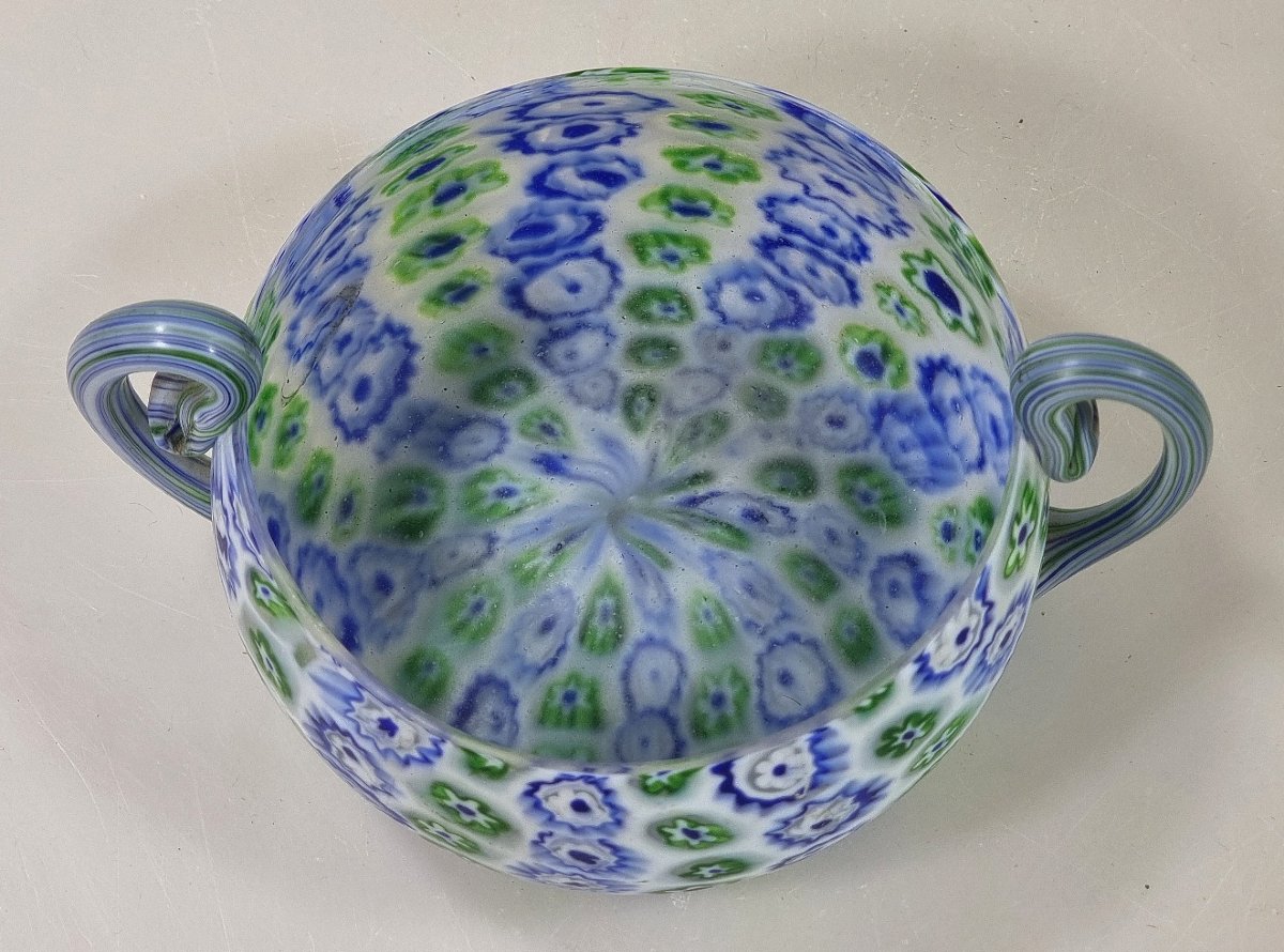 Coupe ancienne de Murano en millefiori à deux anses – Attribuée à Fratelli Toso, vers 1900–1925-photo-4
