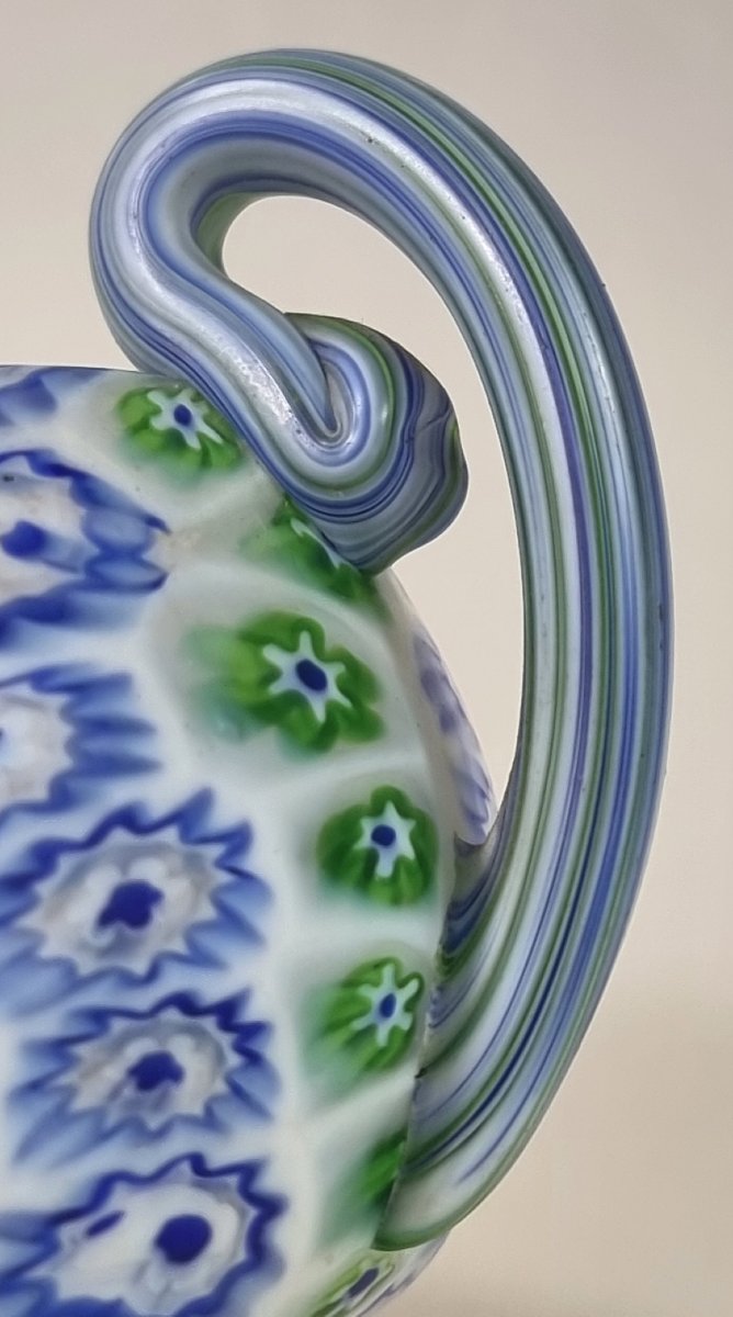 Coupe ancienne de Murano en millefiori à deux anses – Attribuée à Fratelli Toso, vers 1900–1925-photo-2