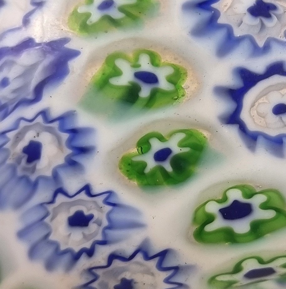 Coupe ancienne de Murano en millefiori à deux anses – Attribuée à Fratelli Toso, vers 1900–1925-photo-6