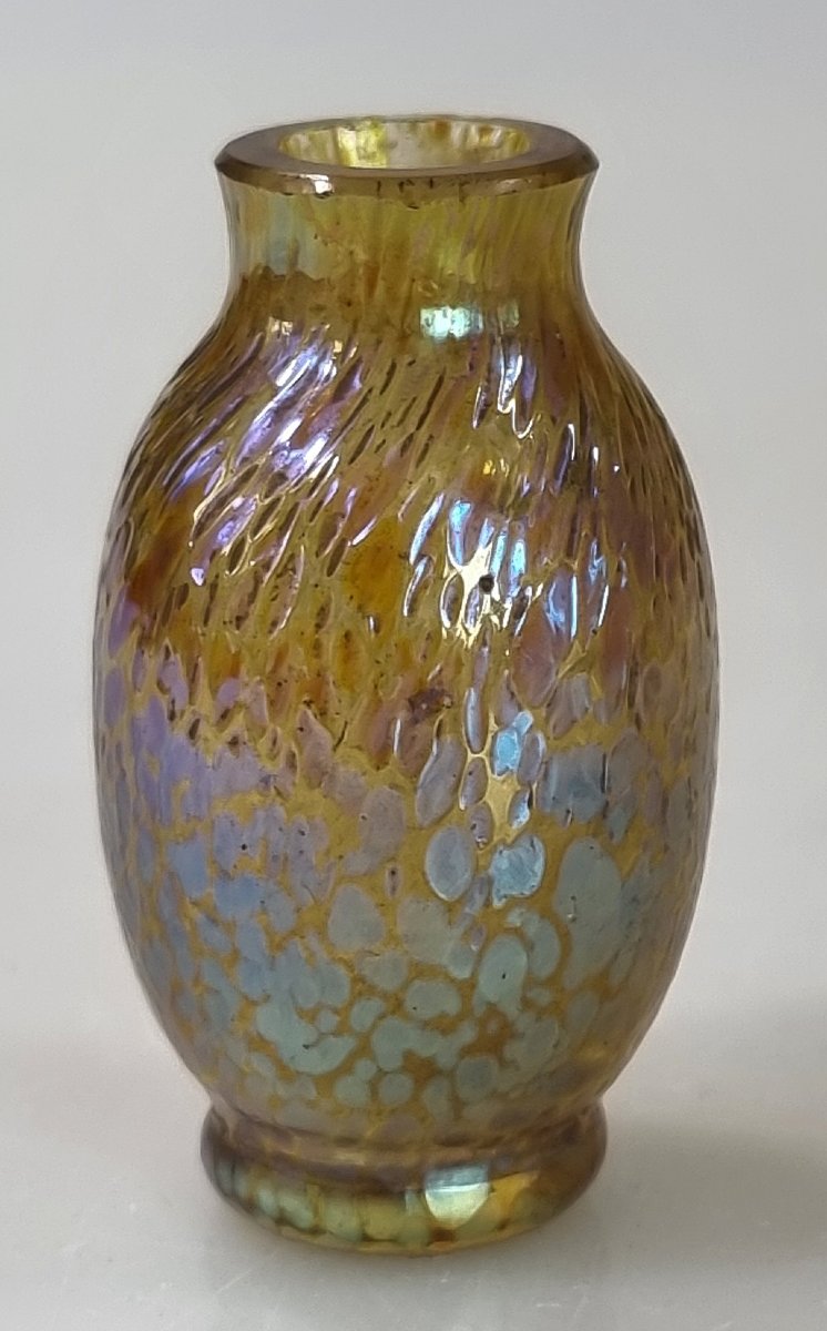 Rare vase miniature Loetz en verre irisé, décor Candia Papillon, vers 1900
