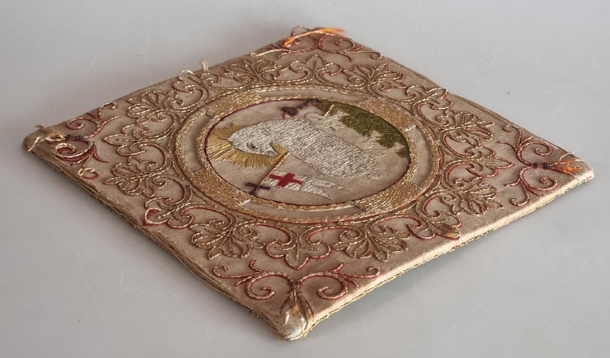 Pale de calice ancienne brodée avec Agnus Dei – XVIIIe/XIXe siècle-photo-4