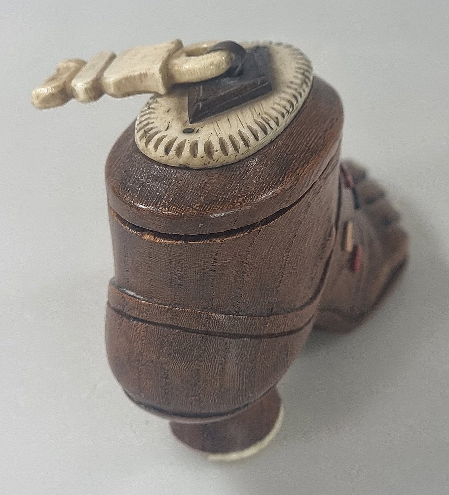 Tabatière et boîte à dés ancienne en bois en forme de chaussure – incrustations d’os – XIXe siè-photo-4