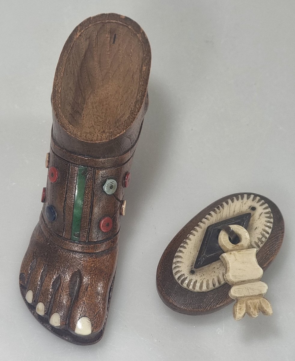 Tabatière et boîte à dés ancienne en bois en forme de chaussure – incrustations d’os – XIXe siè-photo-1