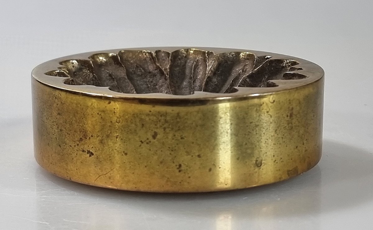 Monique Gerber – Bronze Paperweight With Floral Design, Circa 1970-photo-4