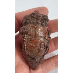 Finely Carved Coconut Snuff Bottle – William Tell Crossbowman – Early 19th Century
