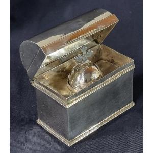 Chrismatorium ou boîte à huile en argent, d'après un modèle médiéval. France, probablement XIXe