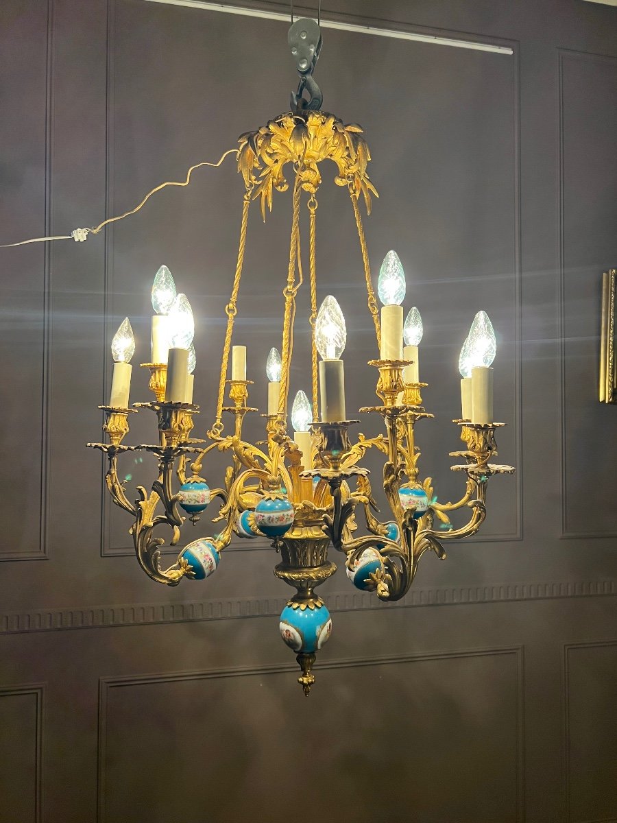 Chandelier In Gilt Bronze And Porcelain