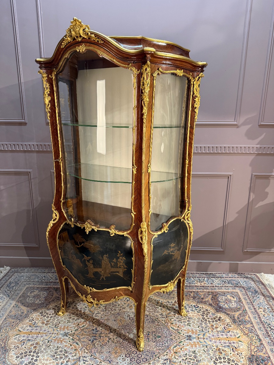 Vitrine de style Louis XV en laque de chine, estampillé Millet à Paris-photo-2