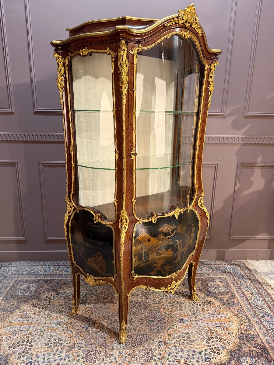 Vitrine de style Louis XV en laque de chine, estampillé Millet à Paris-photo-3