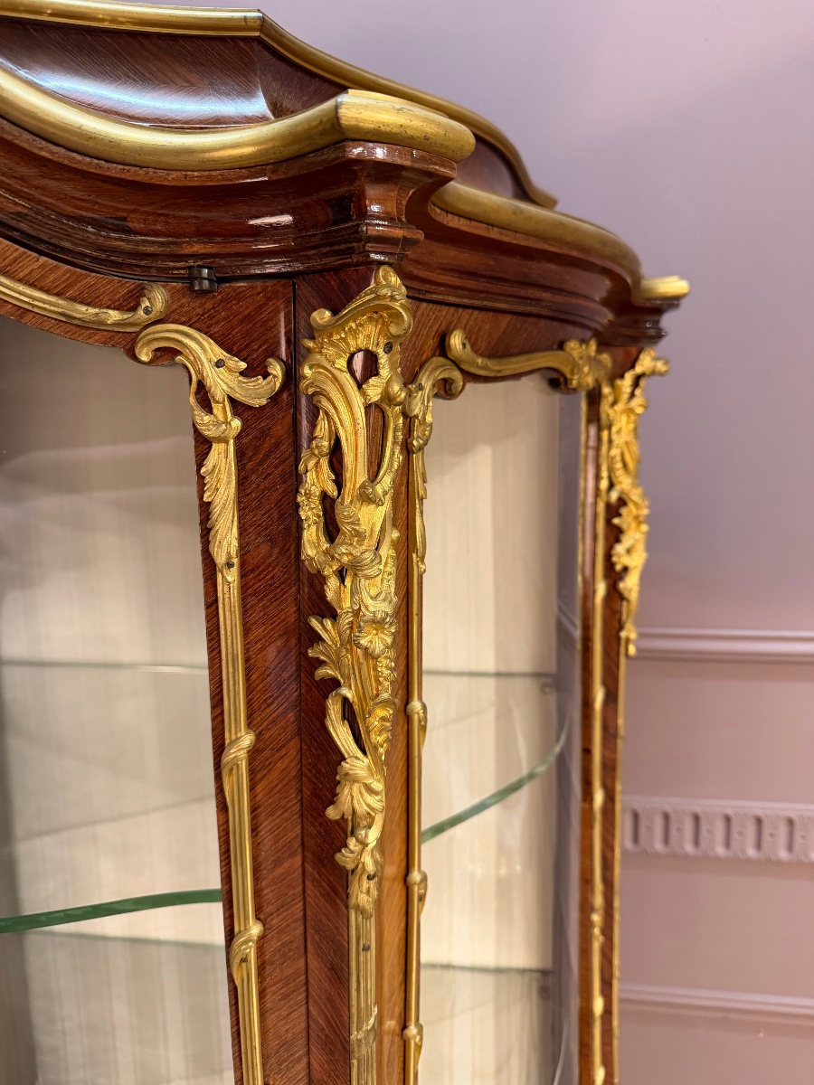 Vitrine de style Louis XV en laque de chine, estampillé Millet à Paris-photo-5