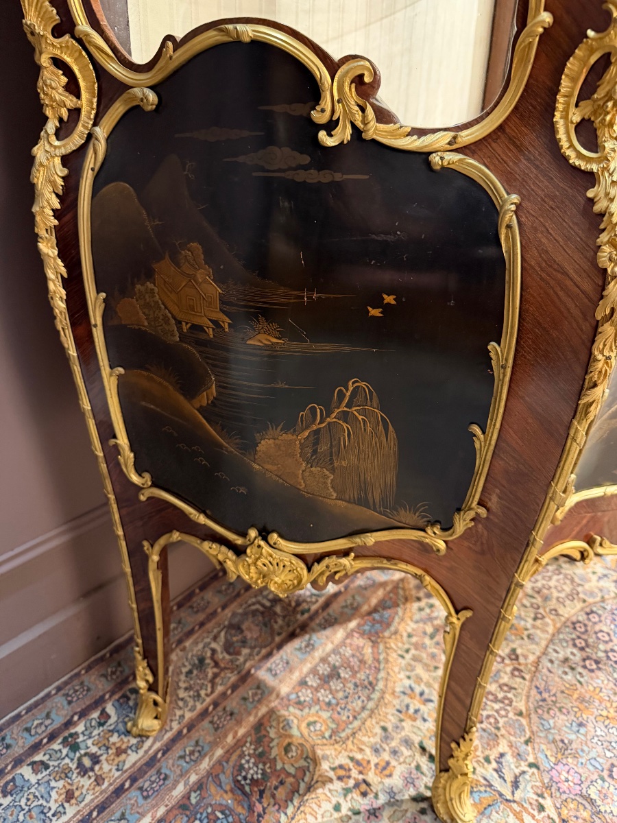 Vitrine de style Louis XV en laque de chine, estampillé Millet à Paris-photo-8