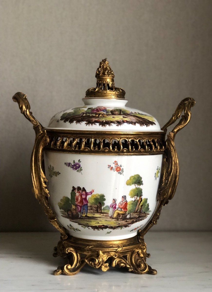 Pot Pourri En Porcelaine De Samson
