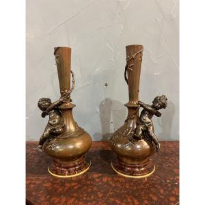 Paire de vases en bronze signé Auguste Moreau