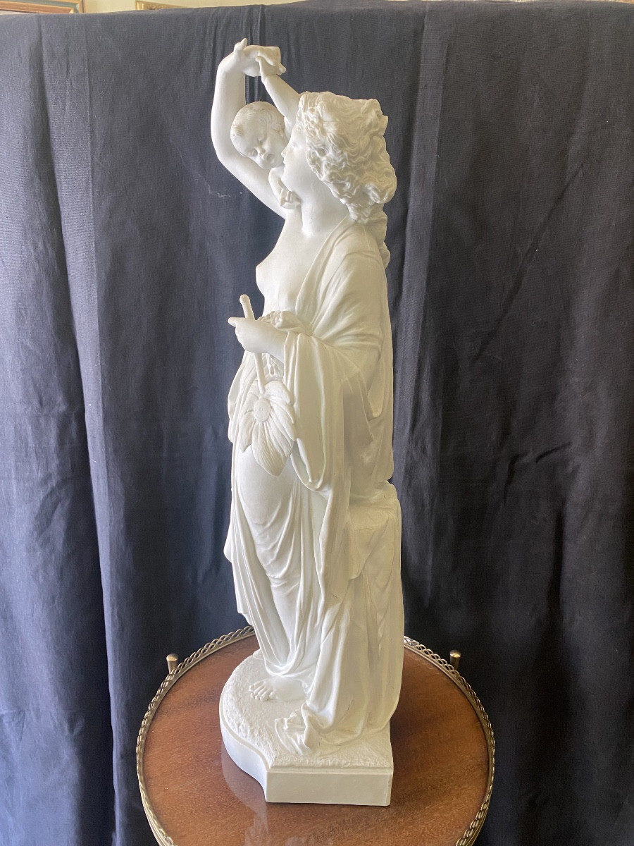 Pretty Biscuit Statue -photo-1