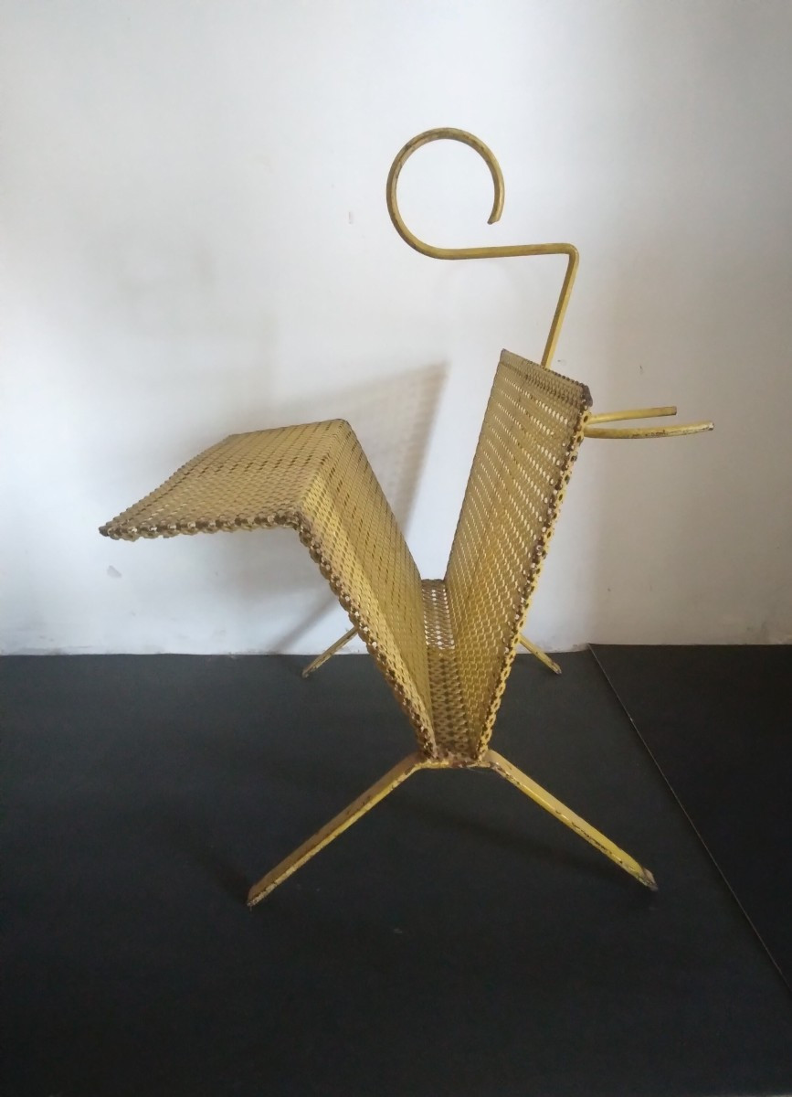  -  Porte - Journeaux / Documents  par  Mathieu  MATEGOT  -