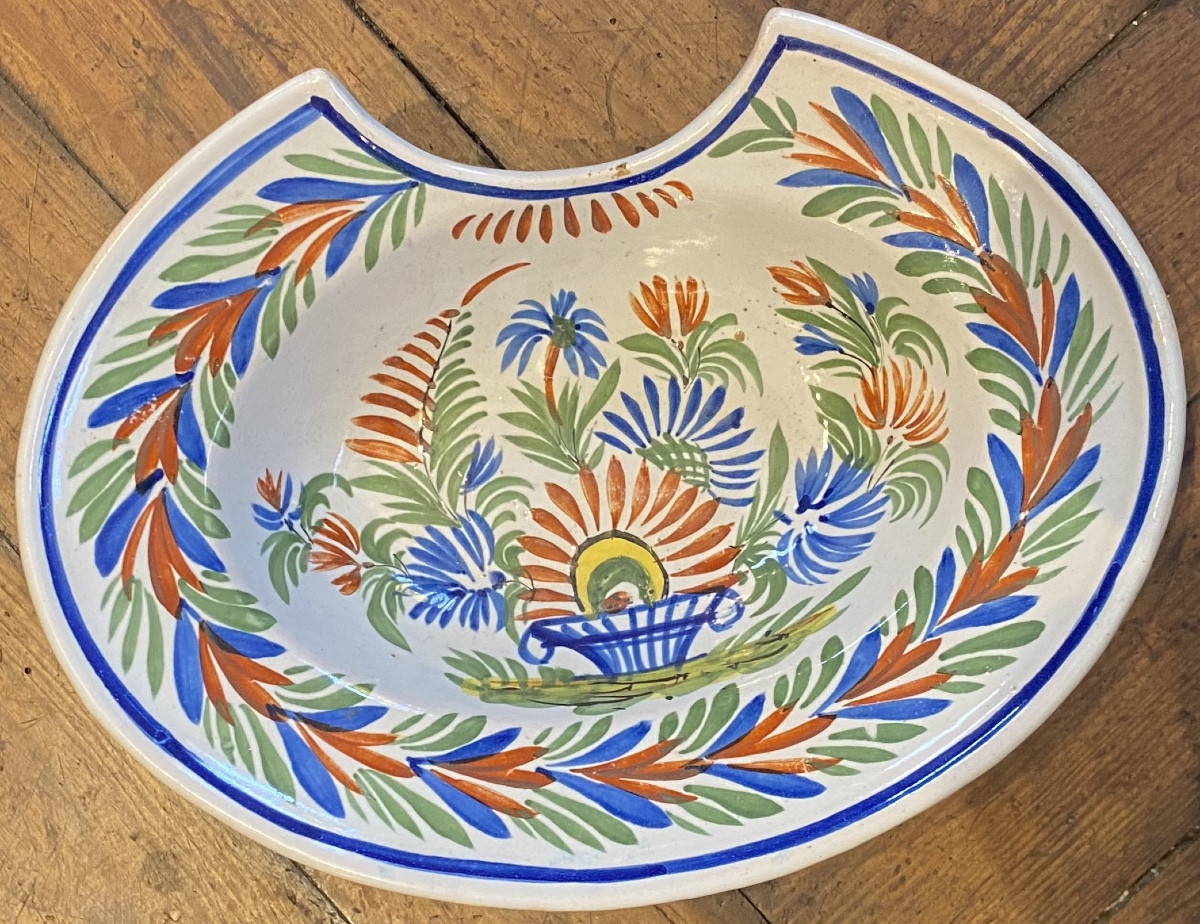 19th Century Earthenware Shaving Dish From Baiona Nervion, Basque Country 