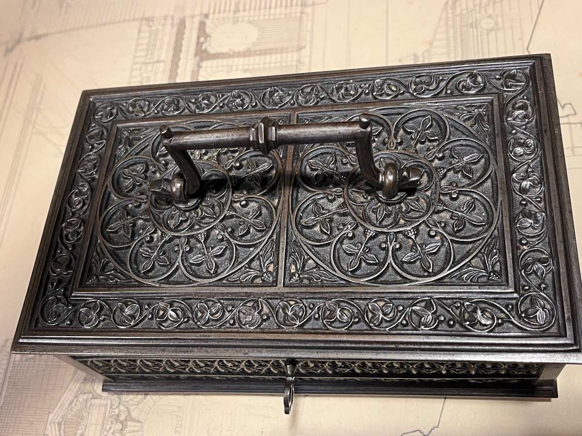 Neo-gothic Iron Box Of Troubadour Spirit.-photo-3